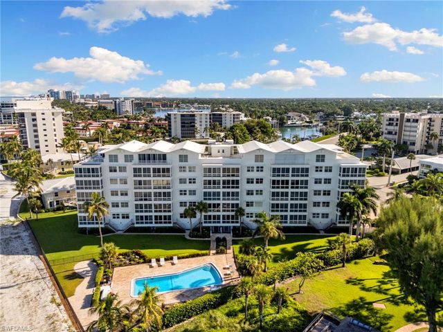 2121 Gulf Shore BLVD N 203, Naples, FL 34102