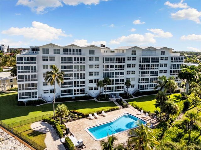 2121 Gulf Shore BLVD N 203, Naples, FL 34102