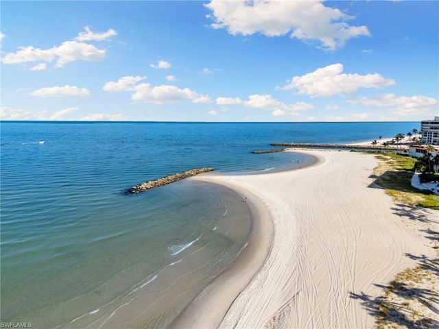 2121 Gulf Shore BLVD N 203, Naples, FL 34102