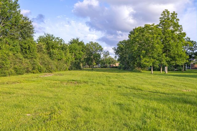 906 E Archer Road, Baytown, TX 77521