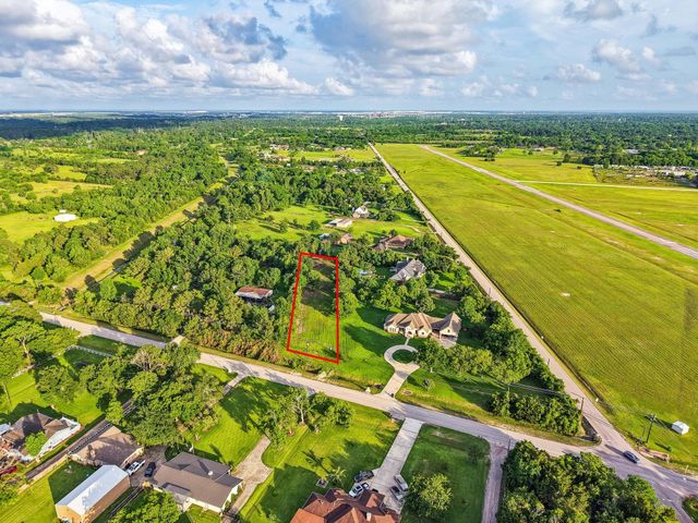 906 E Archer Road, Baytown, TX 77521