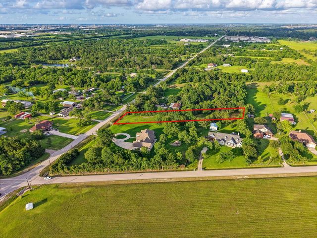 906 E Archer Road, Baytown, TX 77521