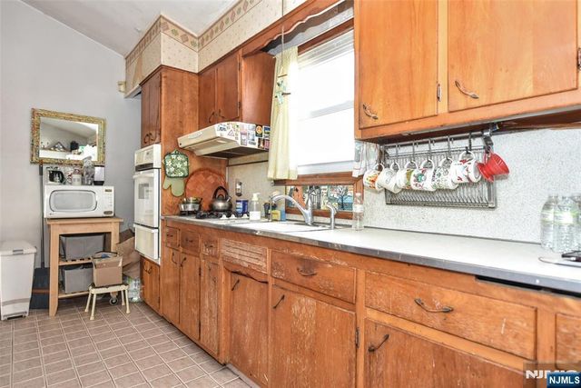 638 Washington Avenue, Twp Of Washington, NJ 07676