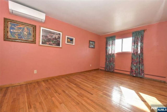 638 Washington Avenue, Twp Of Washington, NJ 07676