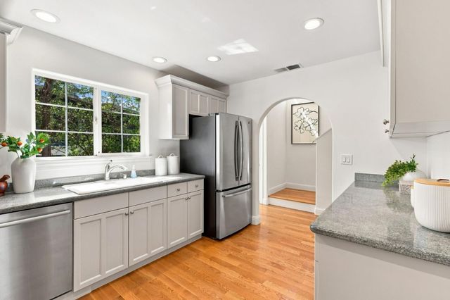 1263 Holly Street B, San Carlos, CA 94070