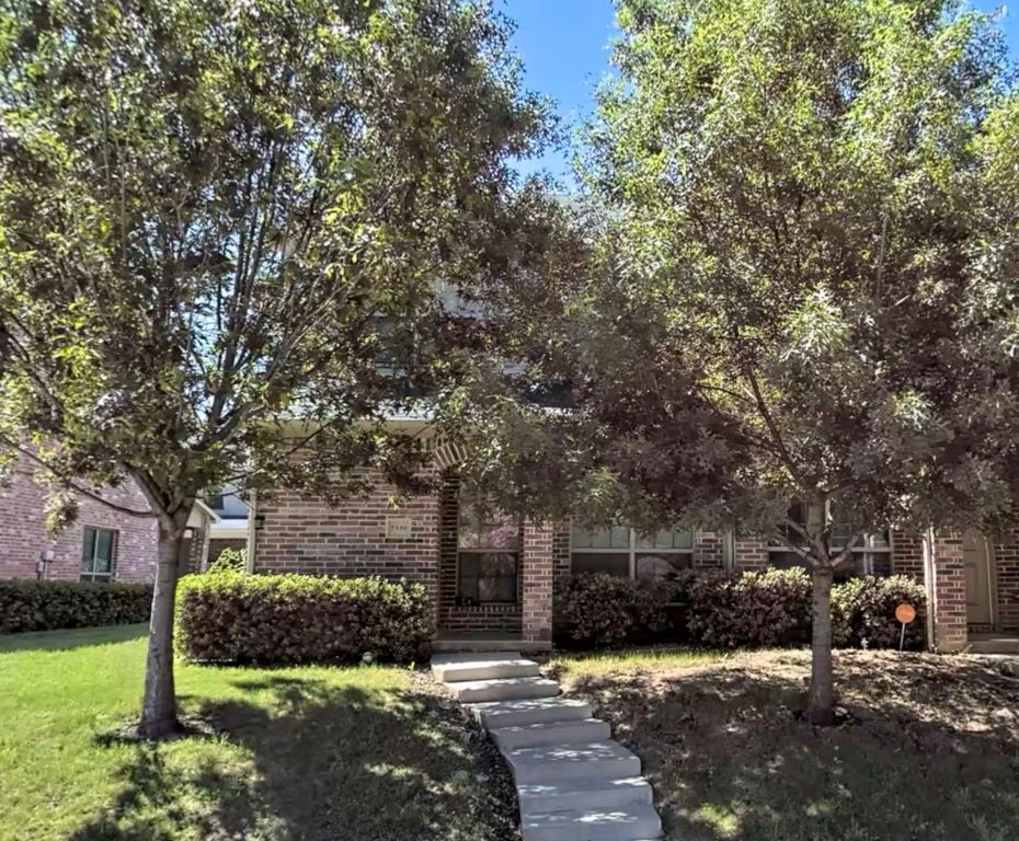 2349 Homewood Lane, Grand Prairie, TX 75050