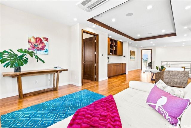 4218 Kaimanahila Street, Honolulu, HI 96816