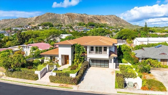 4218 Kaimanahila Street, Honolulu, HI 96816