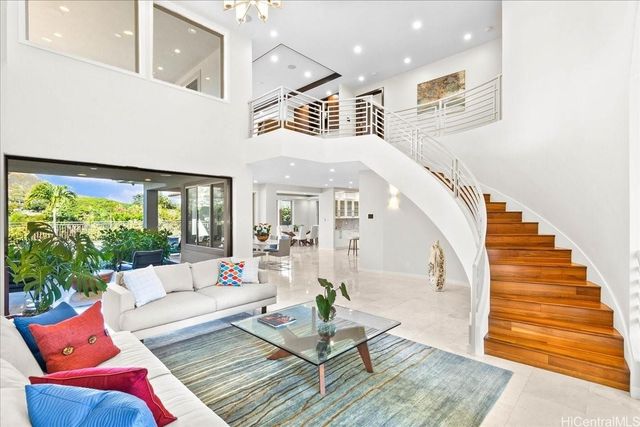 4218 Kaimanahila Street, Honolulu, HI 96816