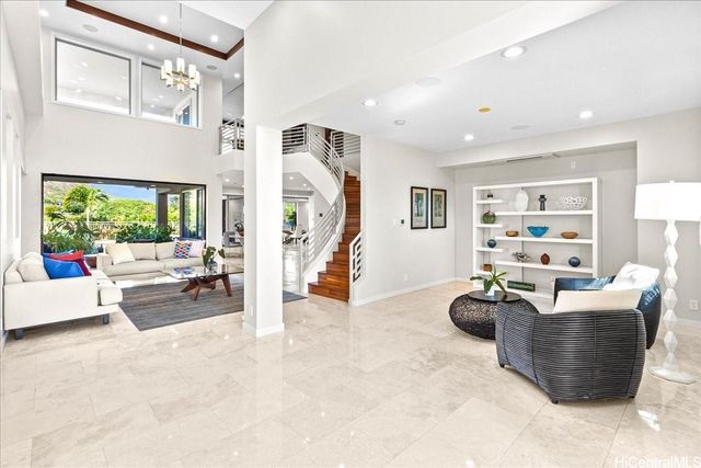 4218 Kaimanahila Street, Honolulu, HI 96816