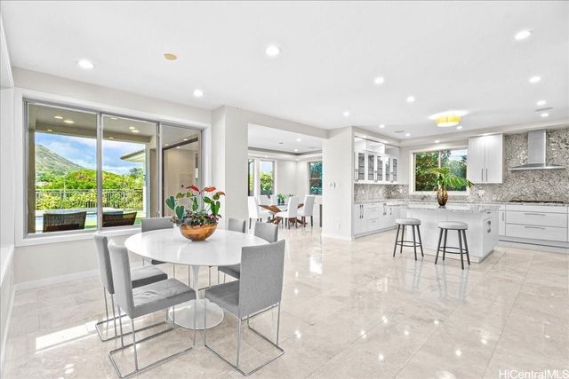 4218 Kaimanahila Street, Honolulu, HI 96816