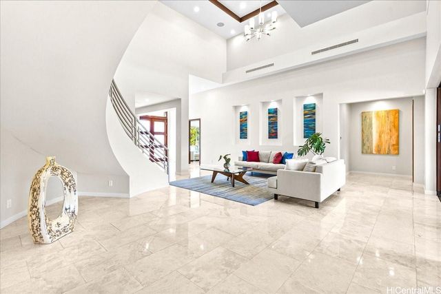 4218 Kaimanahila Street, Honolulu, HI 96816