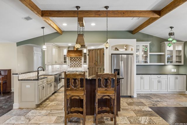 741 County Road 351, Hondo, TX 78861