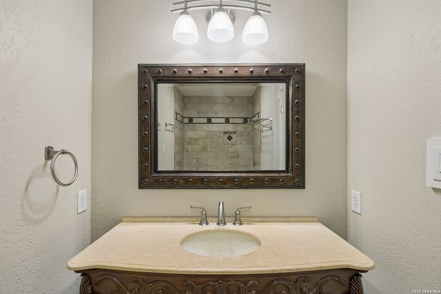 741 County Road 351, Hondo, TX 78861