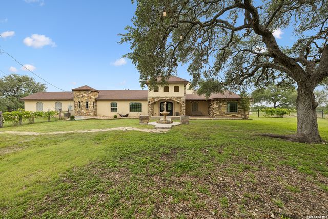 741 County Road 351, Hondo, TX 78861