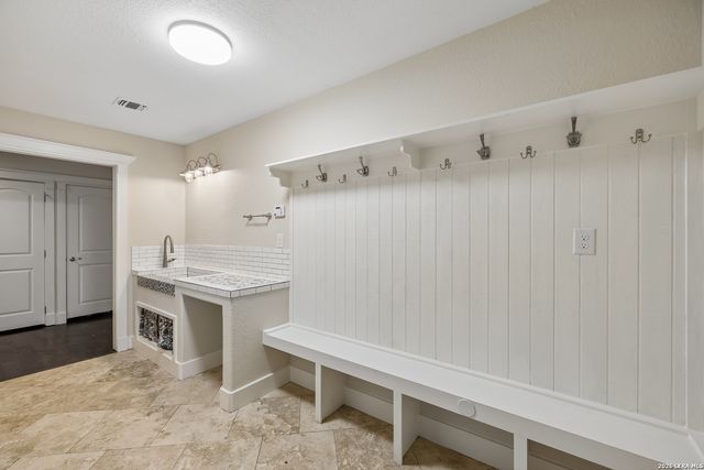 741 County Road 351, Hondo, TX 78861