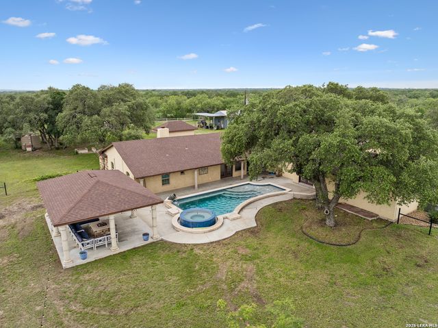 741 County Road 351, Hondo, TX 78861