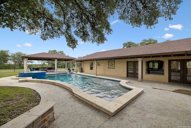 741 County Road 351, Hondo, TX 78861