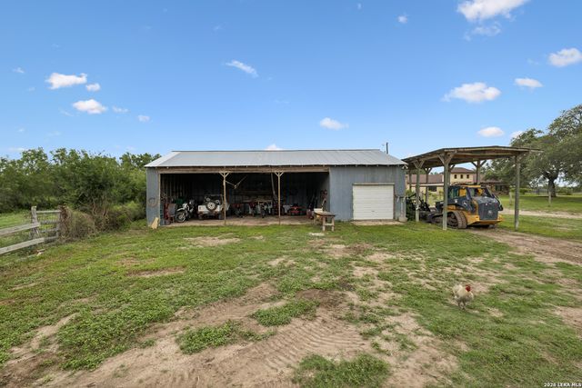 741 County Road 351, Hondo, TX 78861