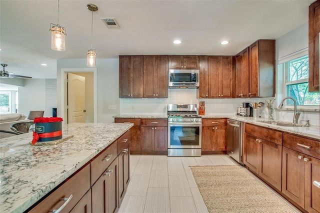 2824 W Kiest Boulevard, Dallas, TX 75233