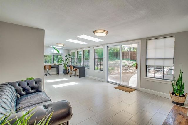 2824 W Kiest Boulevard, Dallas, TX 75233