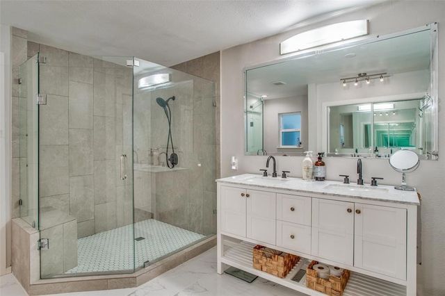 2824 W Kiest Boulevard, Dallas, TX 75233