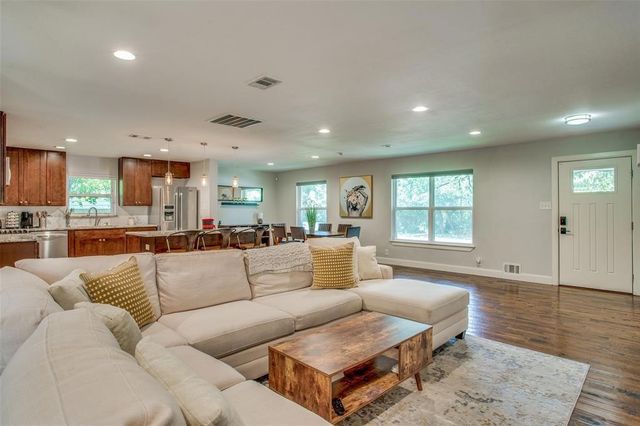 2824 W Kiest Boulevard, Dallas, TX 75233