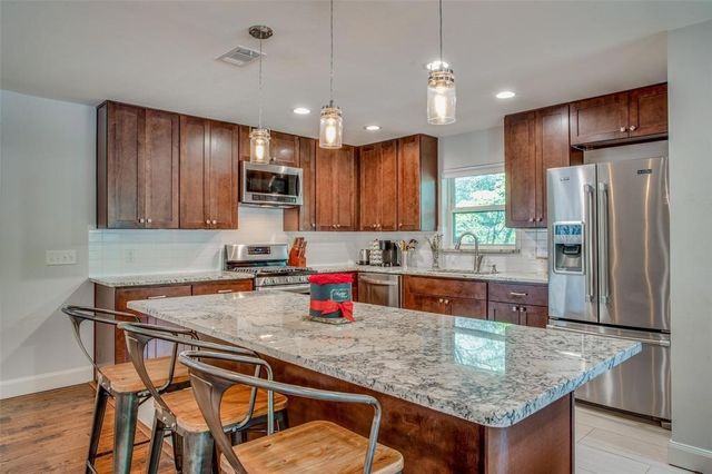 2824 W Kiest Boulevard, Dallas, TX 75233