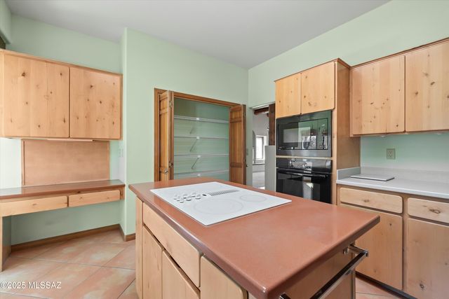 10041 E Rayann Place, Tucson, AZ 85749