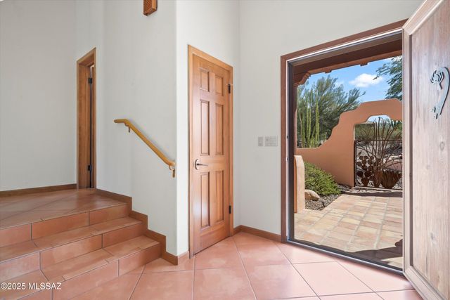 10041 E Rayann Place, Tucson, AZ 85749