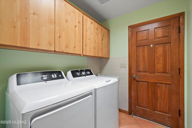 10041 E Rayann Place, Tucson, AZ 85749