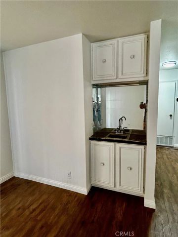 725 W Thornton Ave 105, Hemet, CA 92543