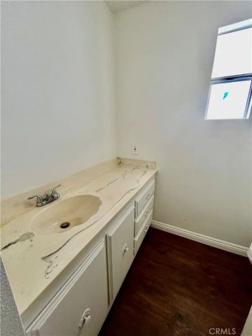 725 W Thornton Ave 105, Hemet, CA 92543