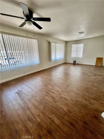725 W Thornton Ave 105, Hemet, CA 92543