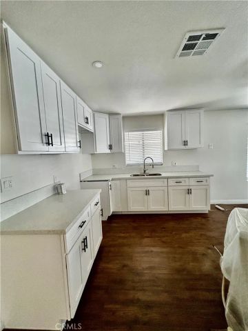 725 W Thornton Ave 105, Hemet, CA 92543