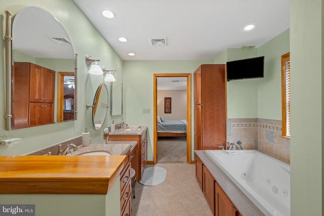 1861 W LISBURN RD W, Carlisle, PA 17015