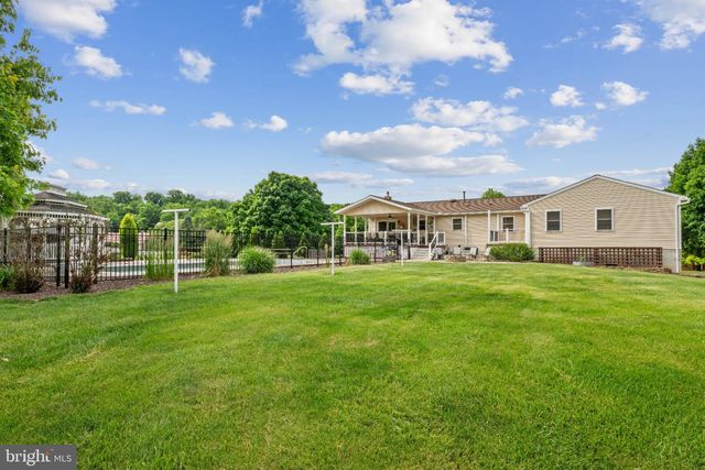1861 W LISBURN RD W, Carlisle, PA 17015