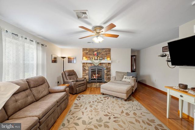 1861 W LISBURN RD W, Carlisle, PA 17015