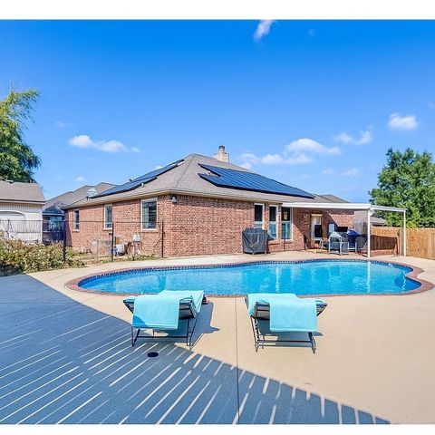 1008 Miles Avenue, Burleson, TX 76028