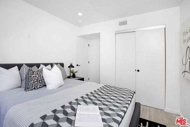 945 N Oxford Avenue 2, Los Angeles, CA 90029