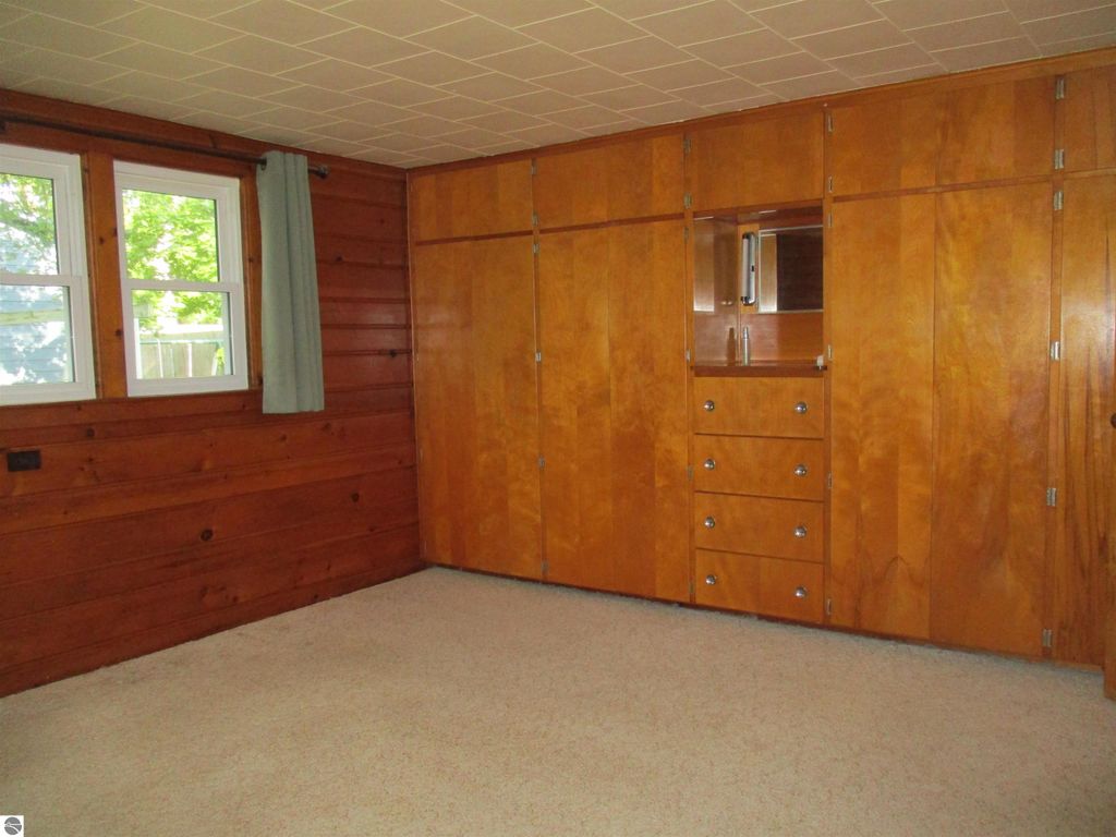 Image 10 of property listing at 601 N River Avenue, Alma, MI 48801