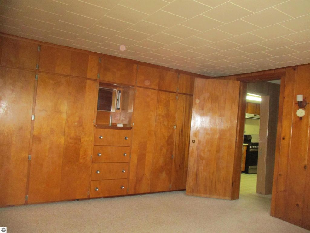 Image 11 of property listing at 601 N River Avenue, Alma, MI 48801