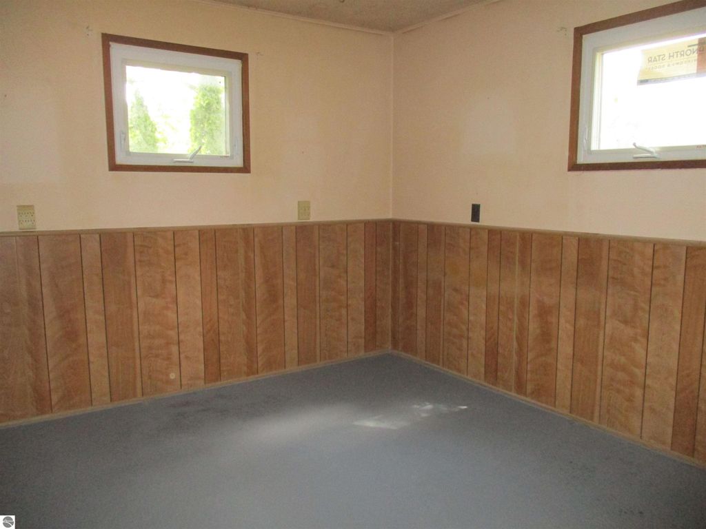 Image 13 of property listing at 601 N River Avenue, Alma, MI 48801