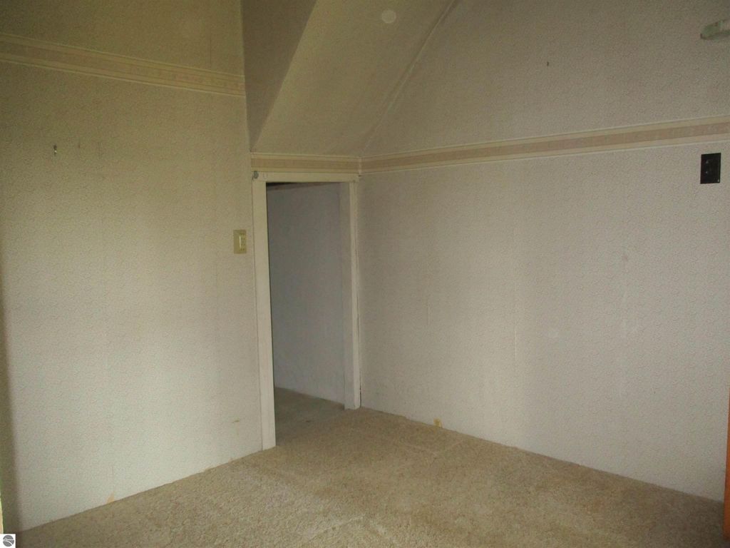 Image 14 of property listing at 601 N River Avenue, Alma, MI 48801