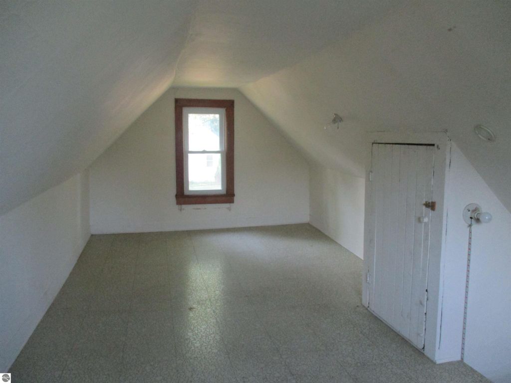 Image 16 of property listing at 601 N River Avenue, Alma, MI 48801
