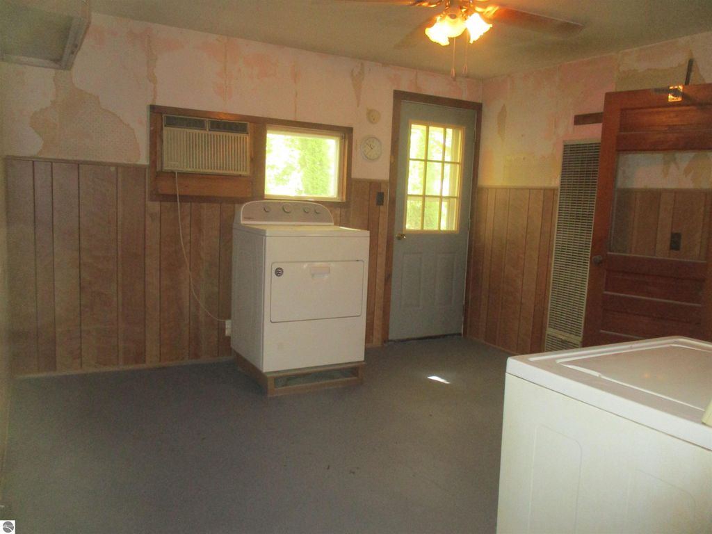 Image 19 of property listing at 601 N River Avenue, Alma, MI 48801