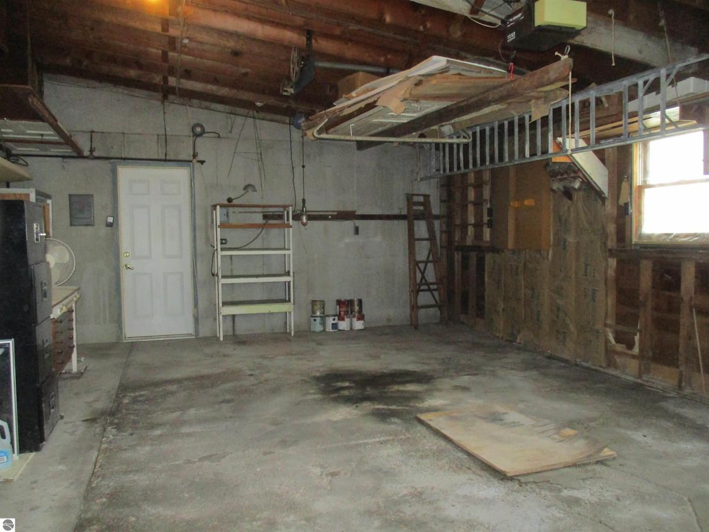 Image 22 of property listing at 601 N River Avenue, Alma, MI 48801