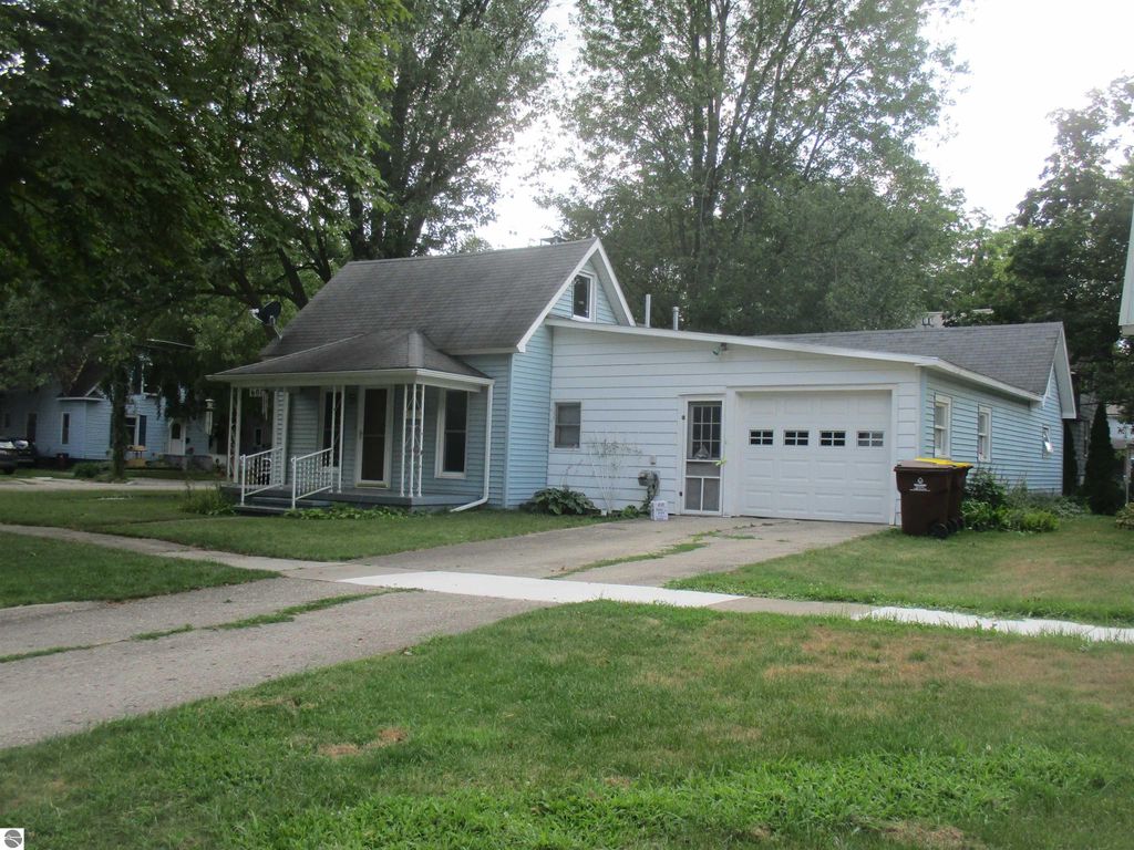 Image 27 of property listing at 601 N River Avenue, Alma, MI 48801