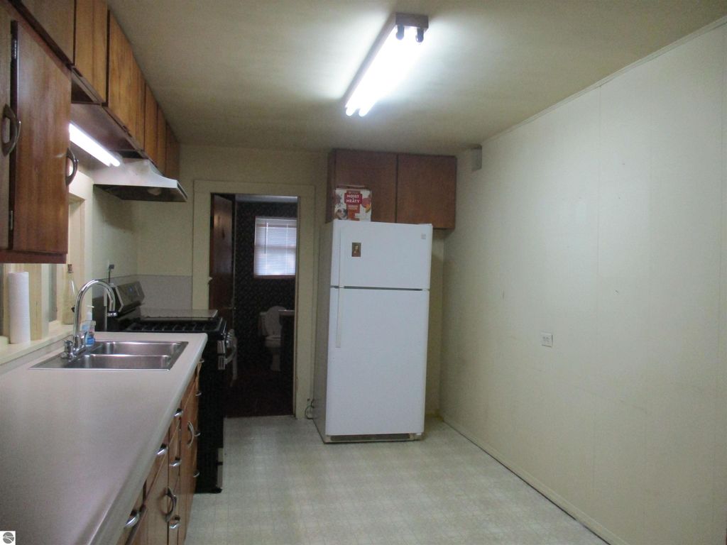 Image 3 of property listing at 601 N River Avenue, Alma, MI 48801
