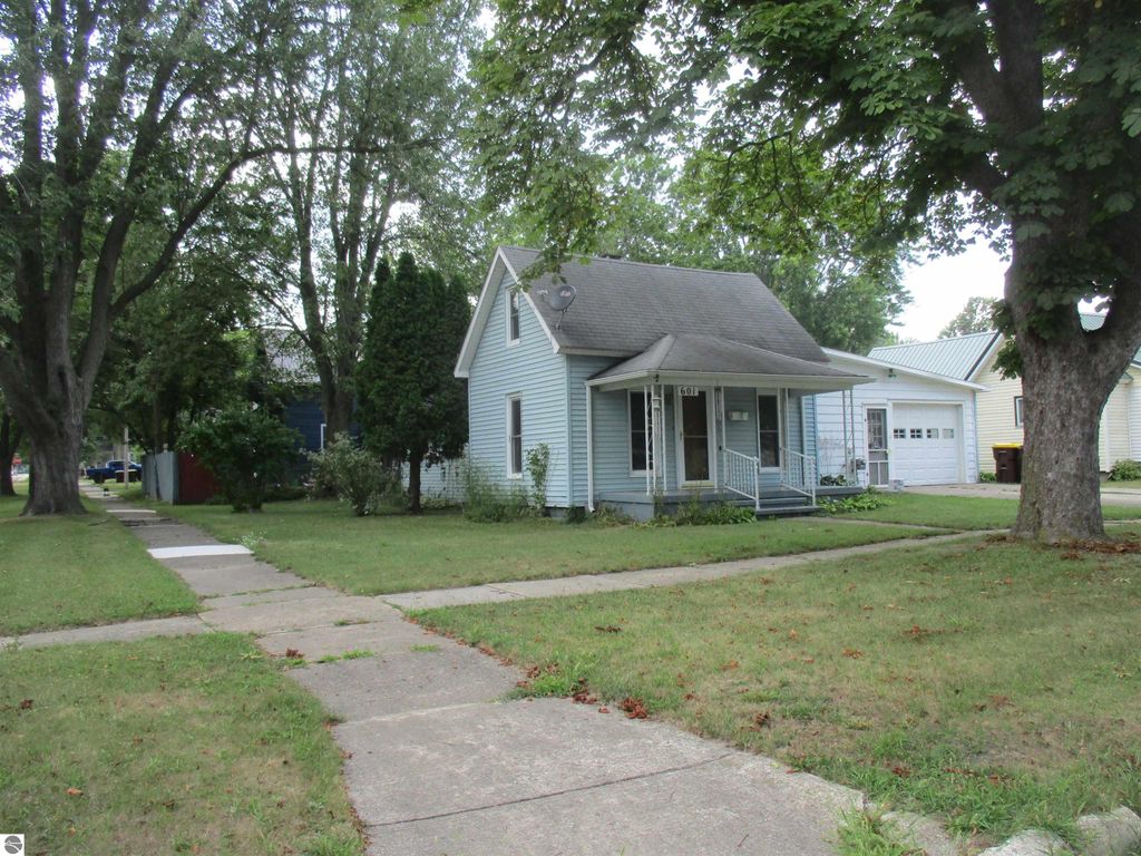 Image 30 of property listing at 601 N River Avenue, Alma, MI 48801